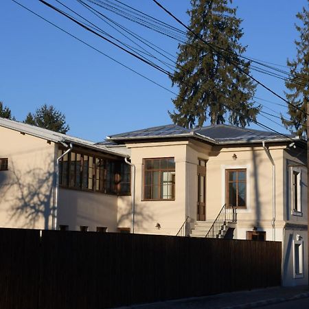 Apartament Old Town Apartament Targoviste Zewnętrze zdjęcie